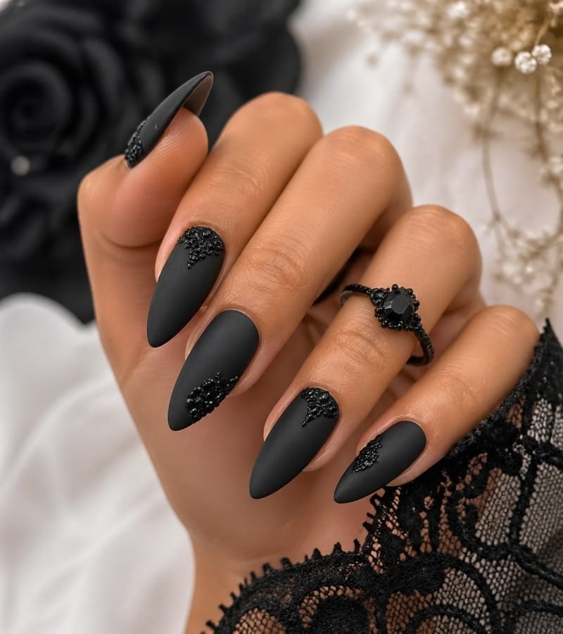 Matte Black Wedding Nails
A Bold, Edgy Twist on Traditional Bridal Nails